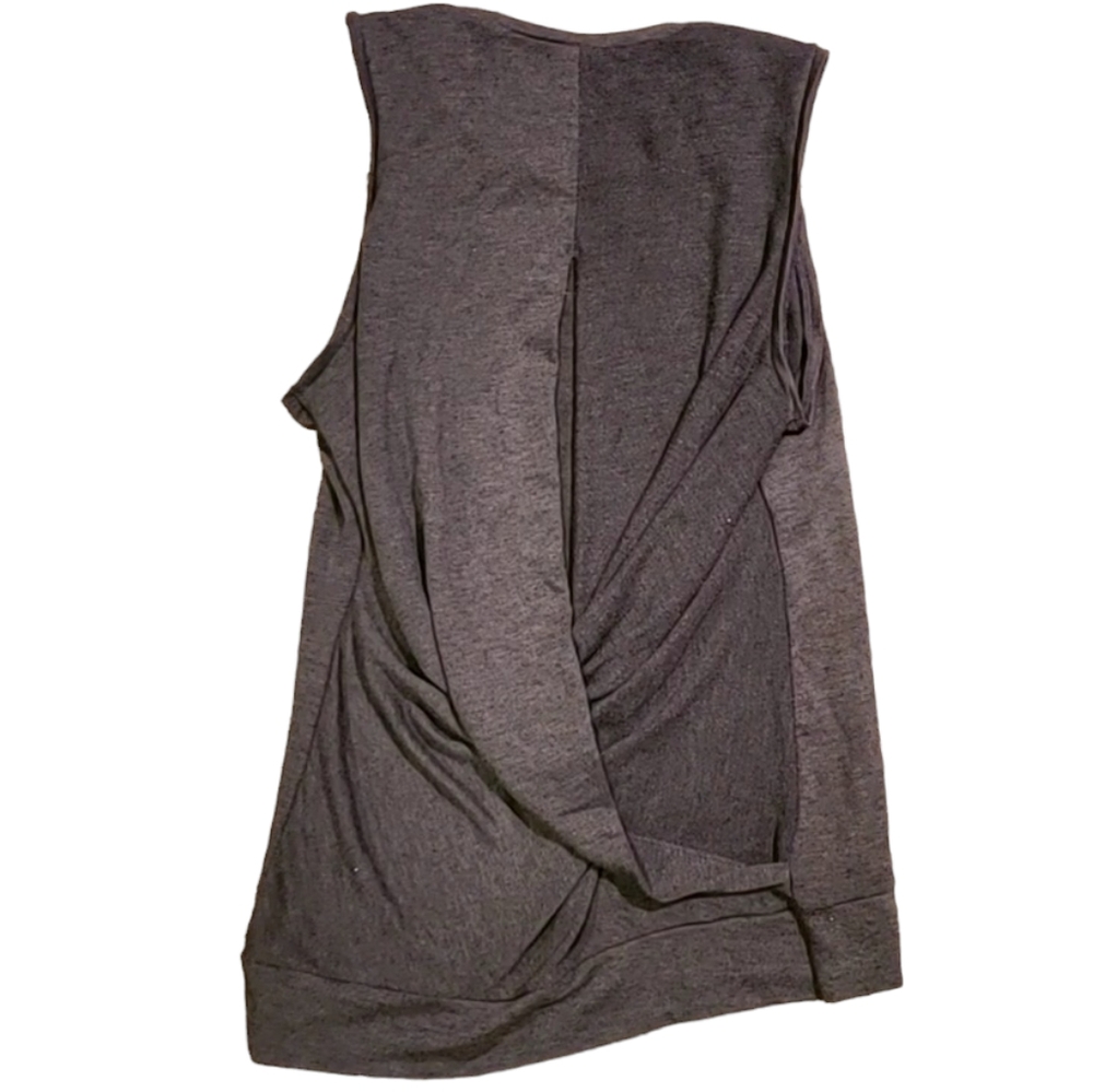 R8 Activewear Beautiful Back Detailed Top